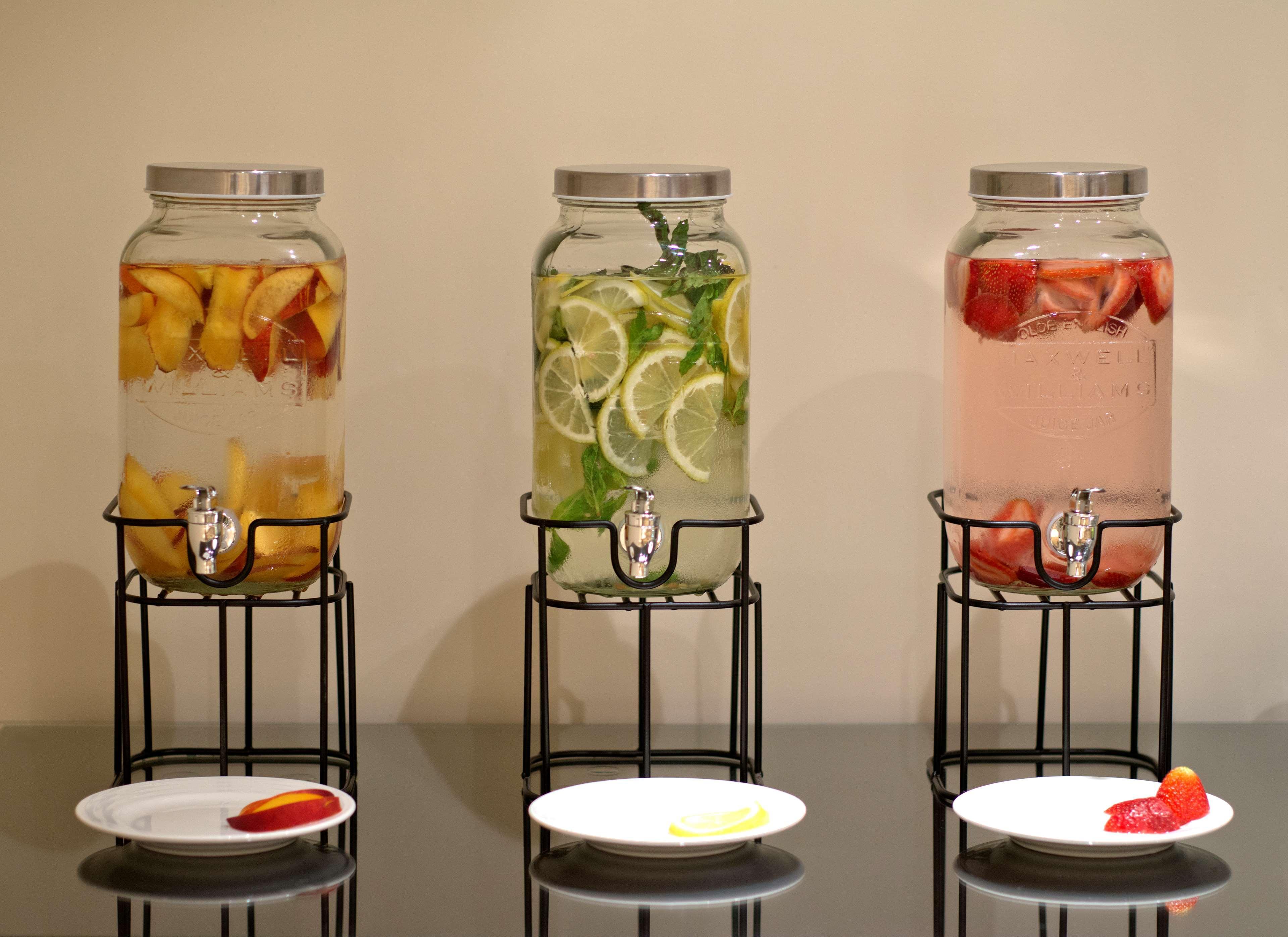 Radisson Blu Martinez Beirut Hotel Екстериор снимка Infused water