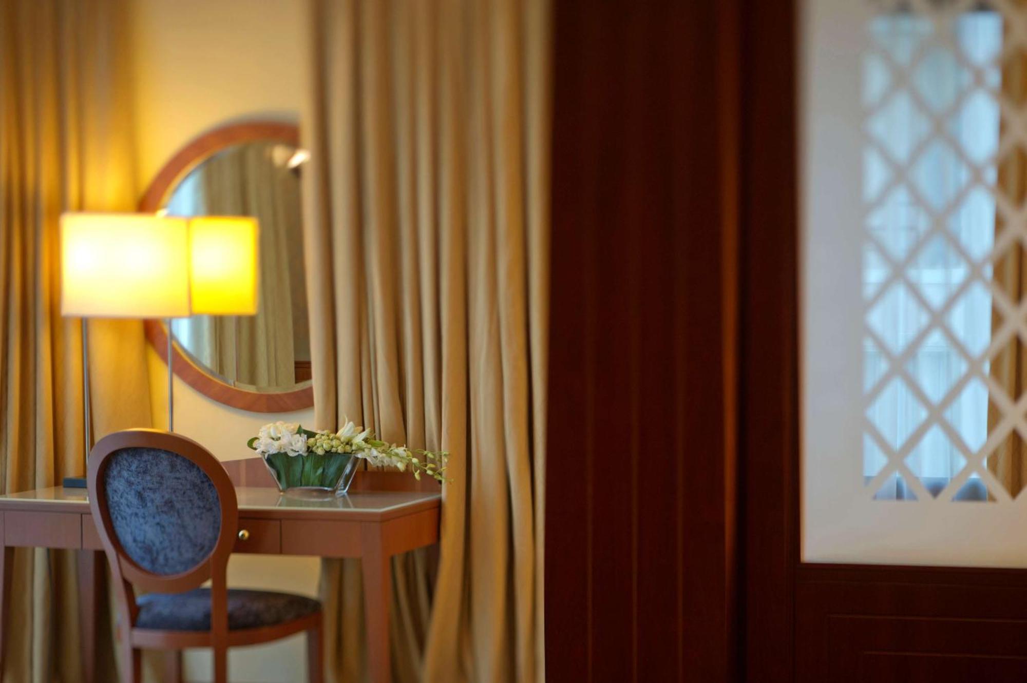 Radisson Blu Martinez Beirut Hotel Екстериор снимка A room at the hotel