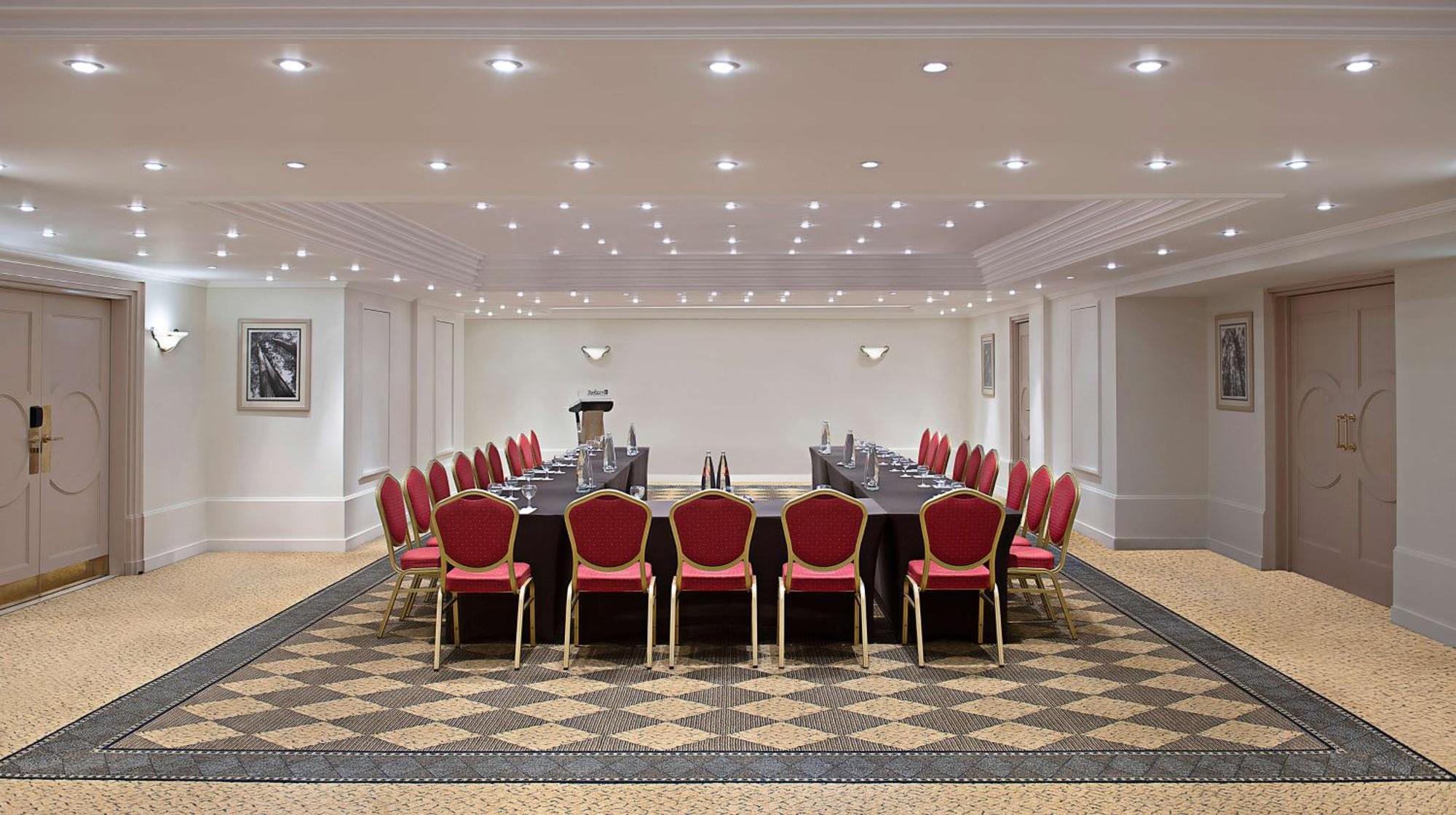 Radisson Blu Martinez Beirut Hotel Екстериор снимка The boardroom at the London Marriott Grand Ballroom