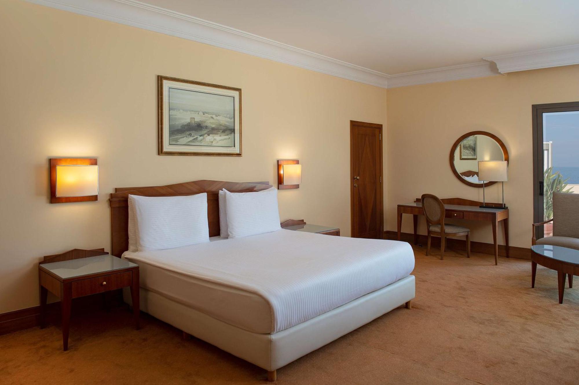 Radisson Blu Martinez Beirut Hotel Екстериор снимка A room at the hotel