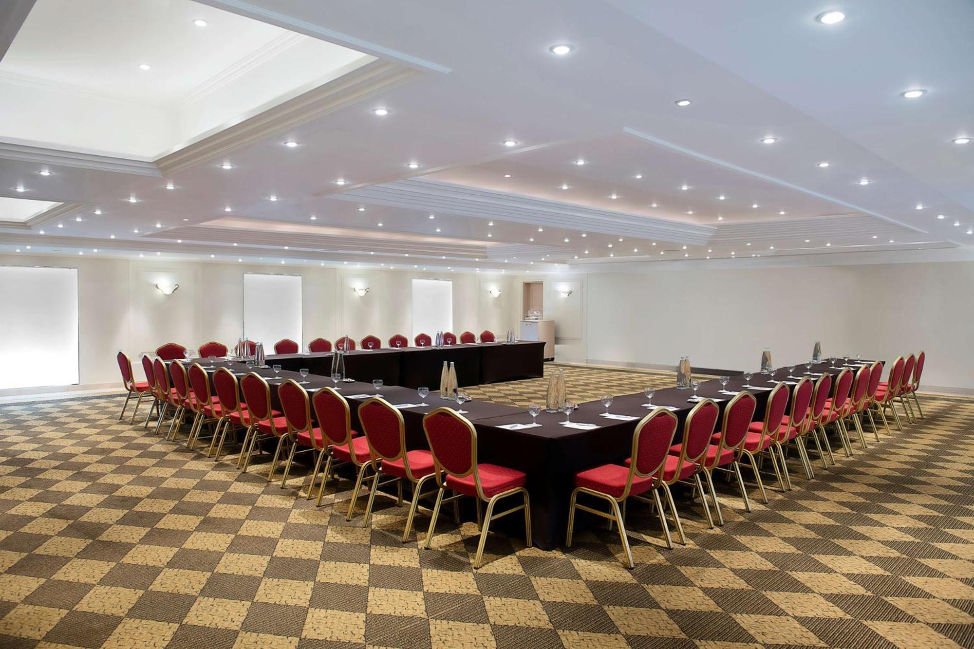 Radisson Blu Martinez Beirut Hotel Екстериор снимка Meeting room