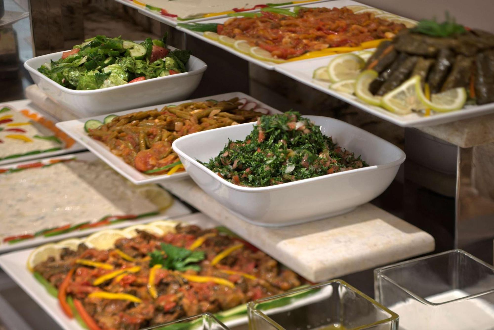 Radisson Blu Martinez Beirut Hotel Екстериор снимка Meze