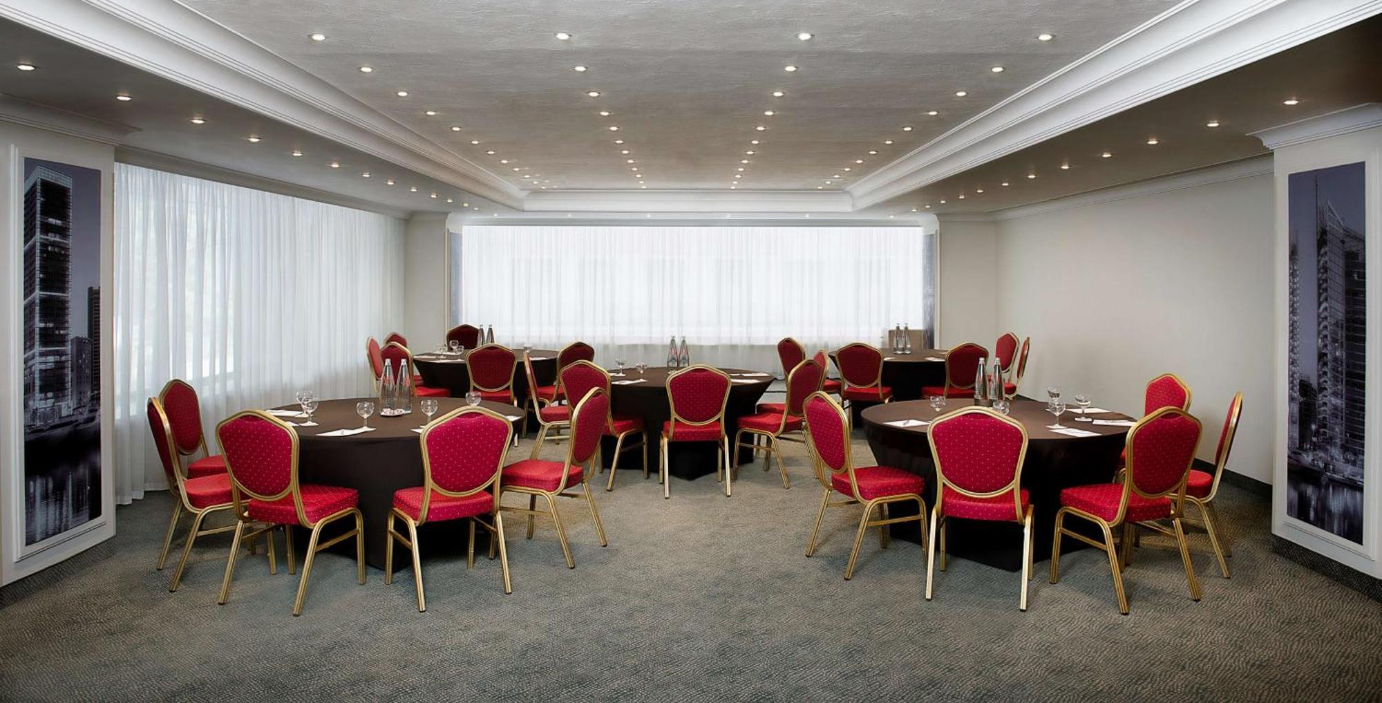Radisson Blu Martinez Beirut Hotel Екстериор снимка Meeting room