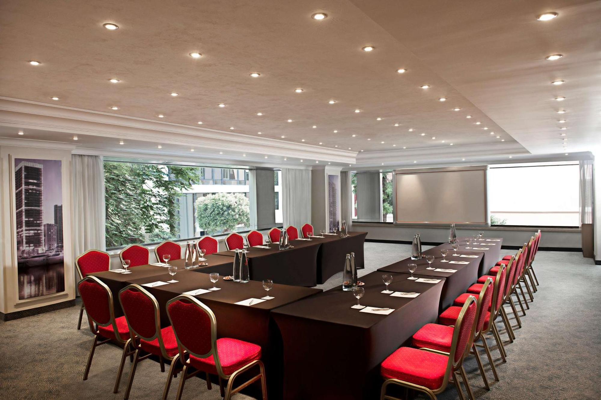 Radisson Blu Martinez Beirut Hotel Екстериор снимка Meeting room