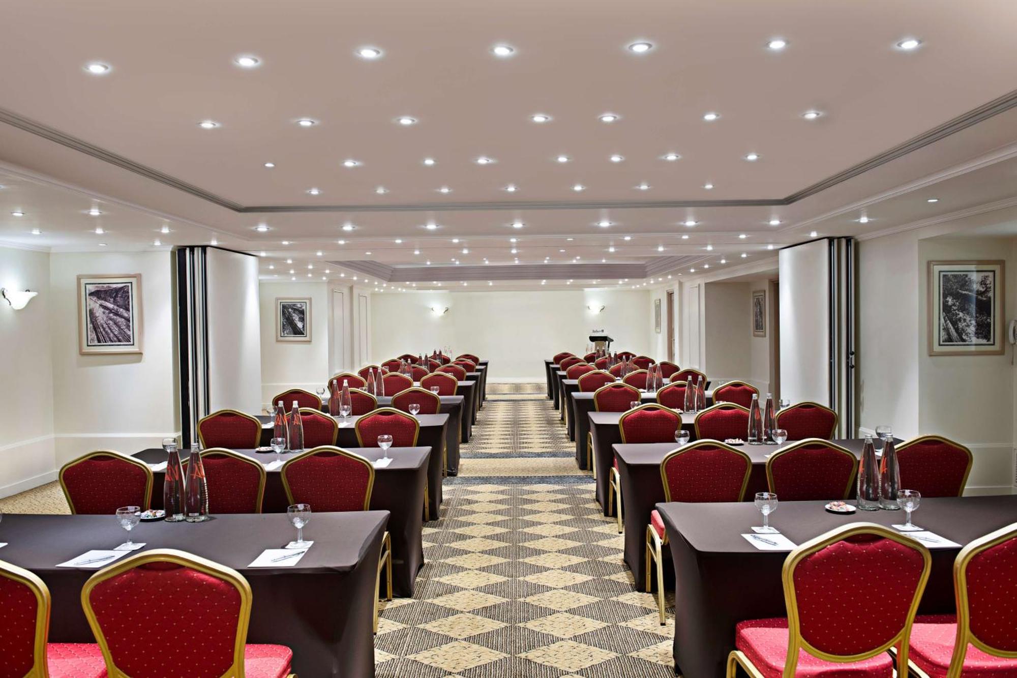 Radisson Blu Martinez Beirut Hotel Екстериор снимка The ballroom
