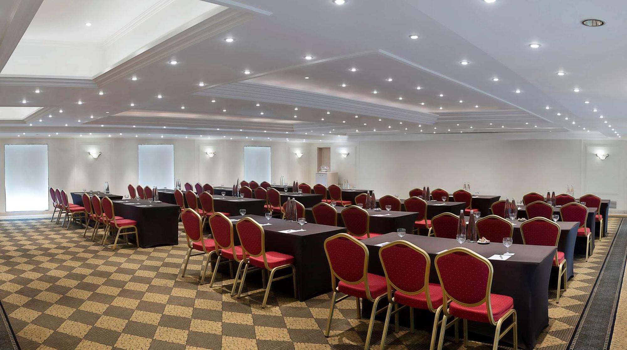 Radisson Blu Martinez Beirut Hotel Екстериор снимка The International Centre