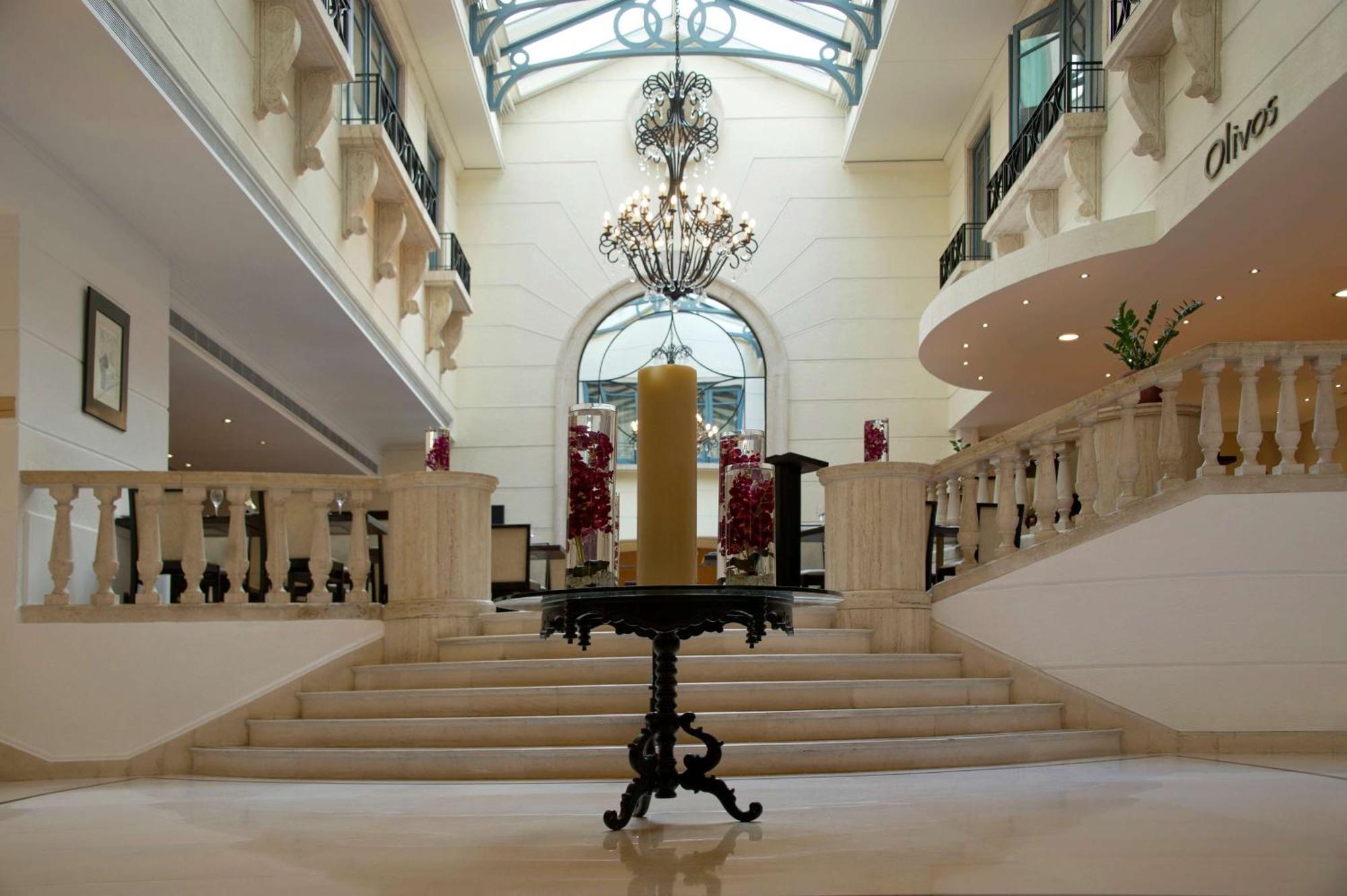 Radisson Blu Martinez Beirut Hotel Екстериор снимка The lobby of the hotel